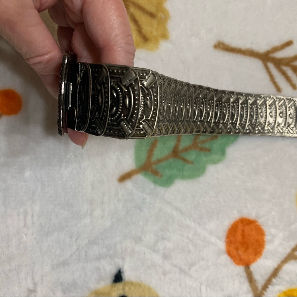 Womenโs Silver Metal Belt